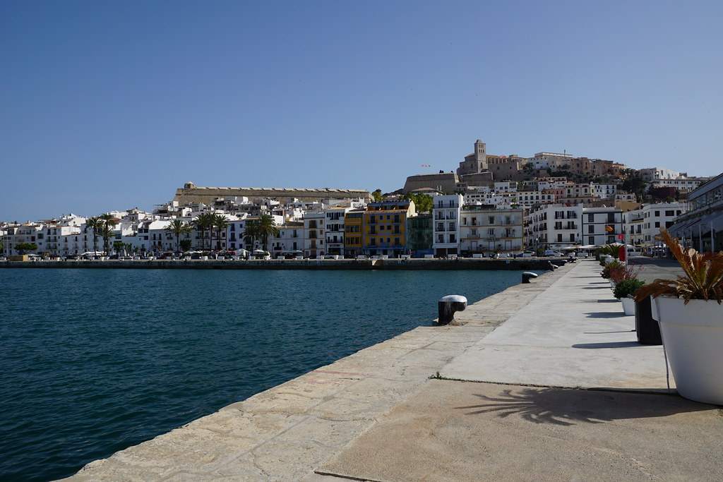 La Marina de Ibiza: vive en un magnífico chalet de 660 m2 por 20.000 euros al mes	
